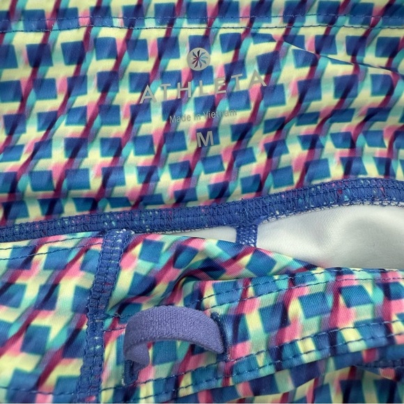 Women’s Athleta Vivid Sonar Ombre Capri Workout Athletic Leggings Size Medium - Picture 10 of 16